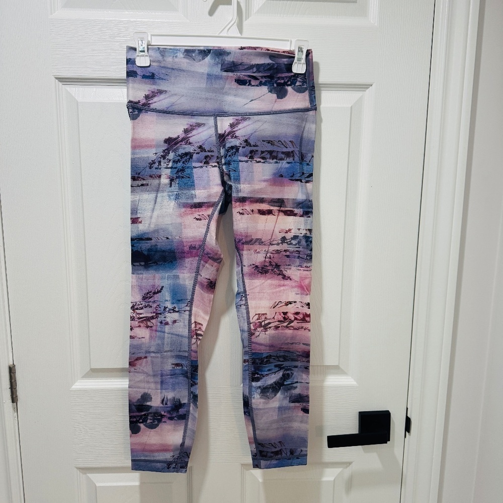 Lululemon - Cropped Wunder Under Leggings, Sunrise Silhouette Print, Size 8